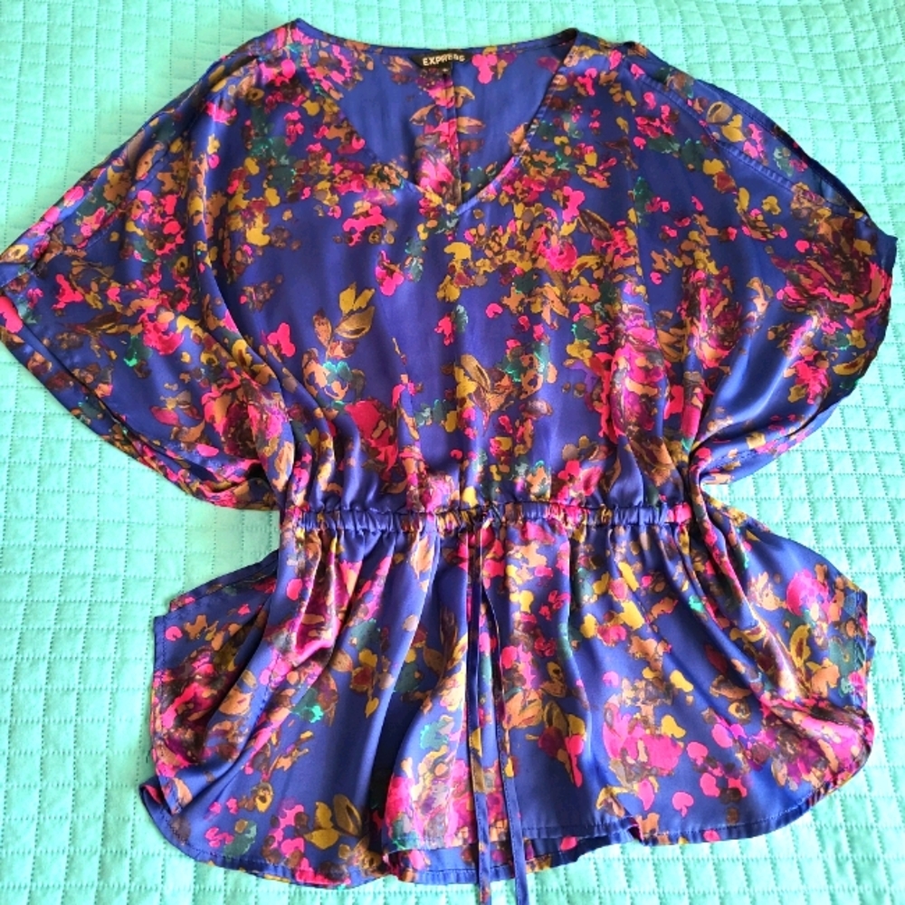 Express floral 🦋 wing top
